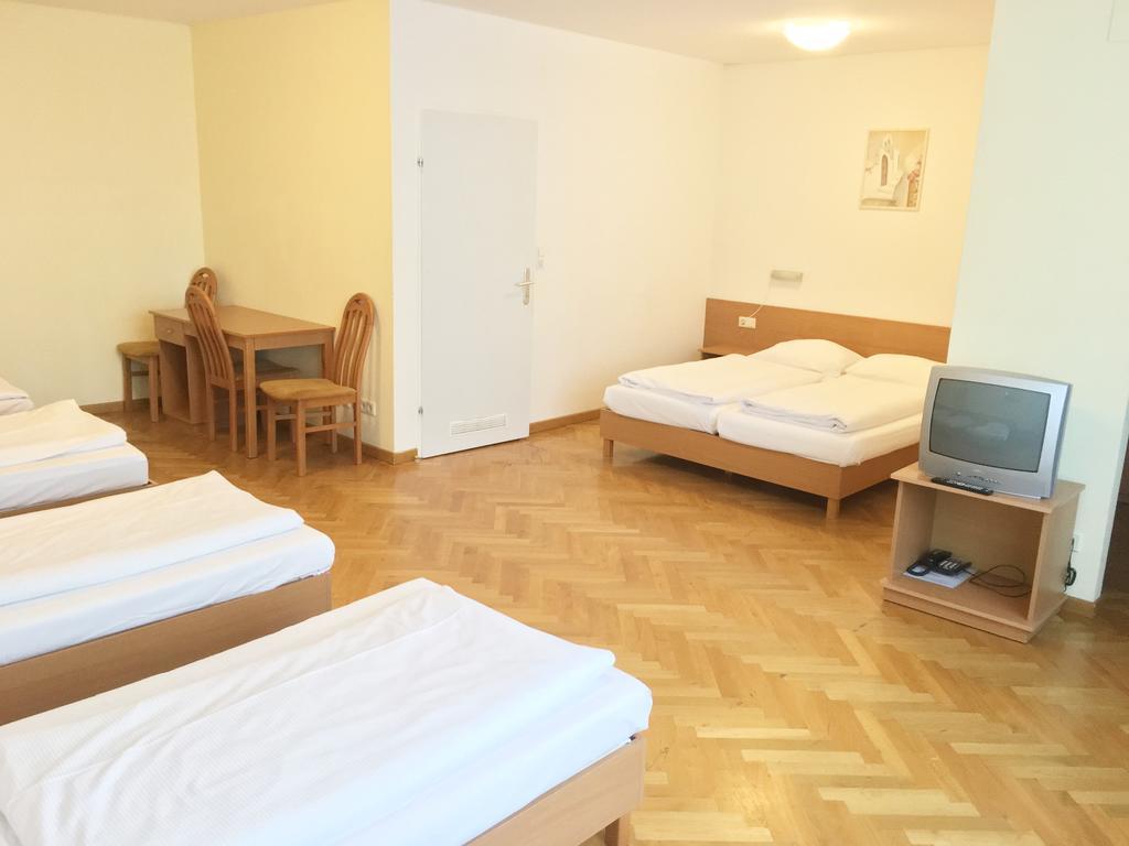 Sextuple Room,264961885:JPEG